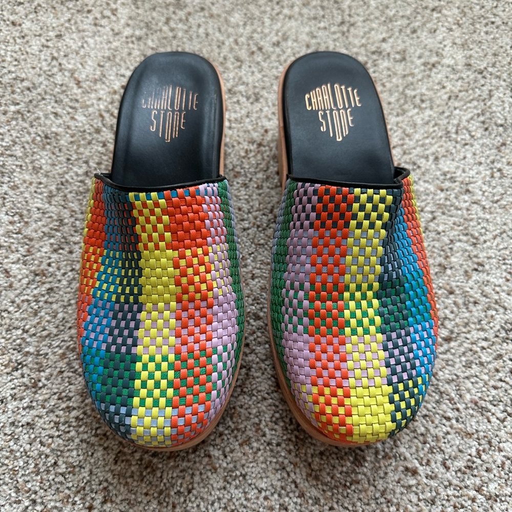 Charlotte stone woven clogs